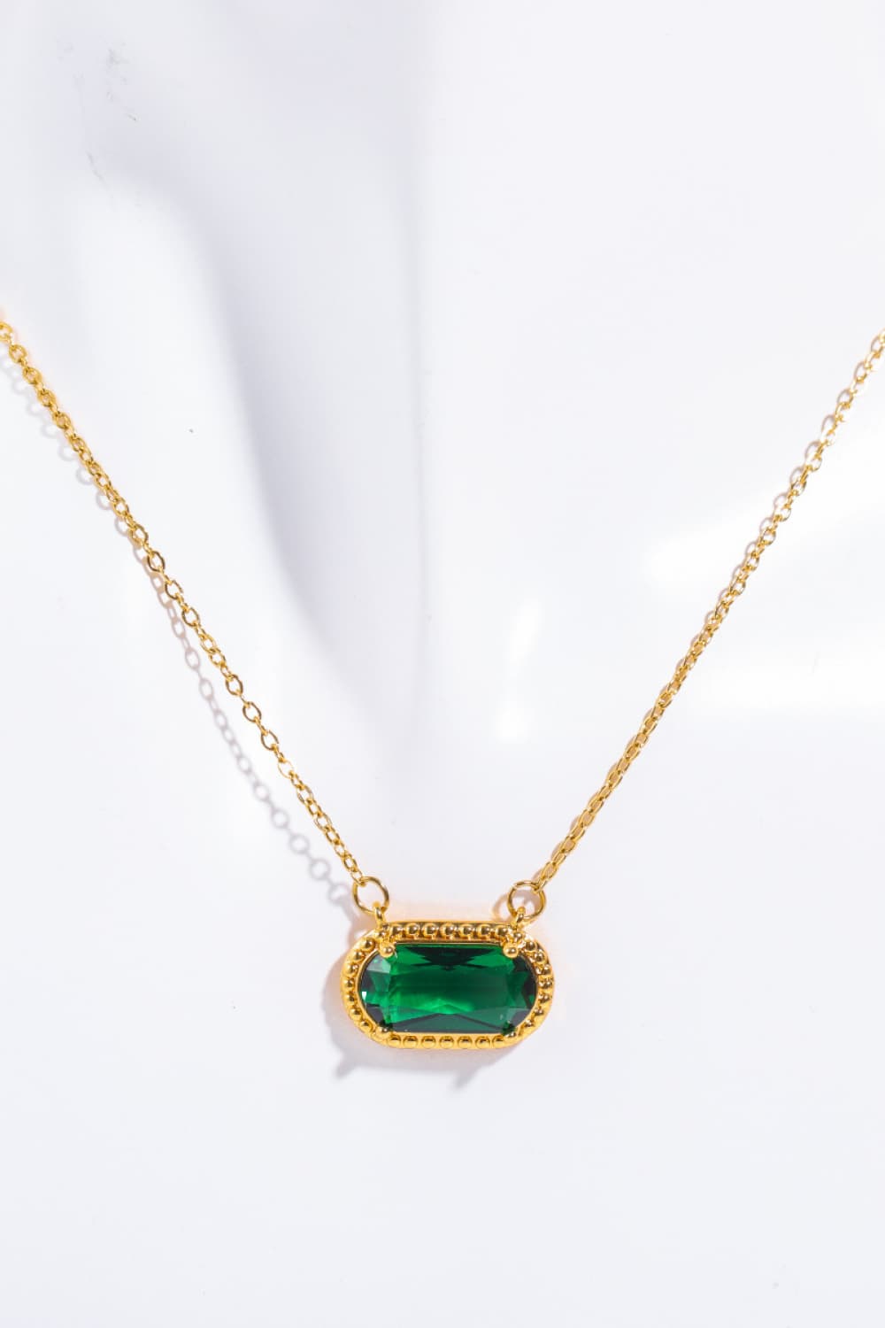 Emerald Glimmer Pendant Necklace